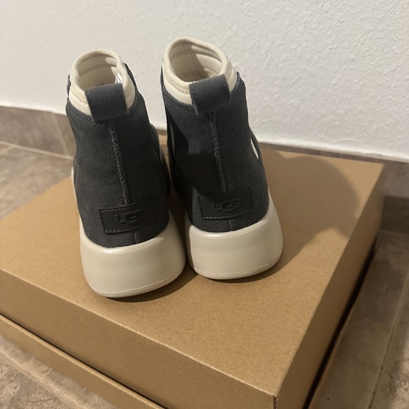 UGG CLASSIC BOOM BOOTIE - Picture 4 of 6